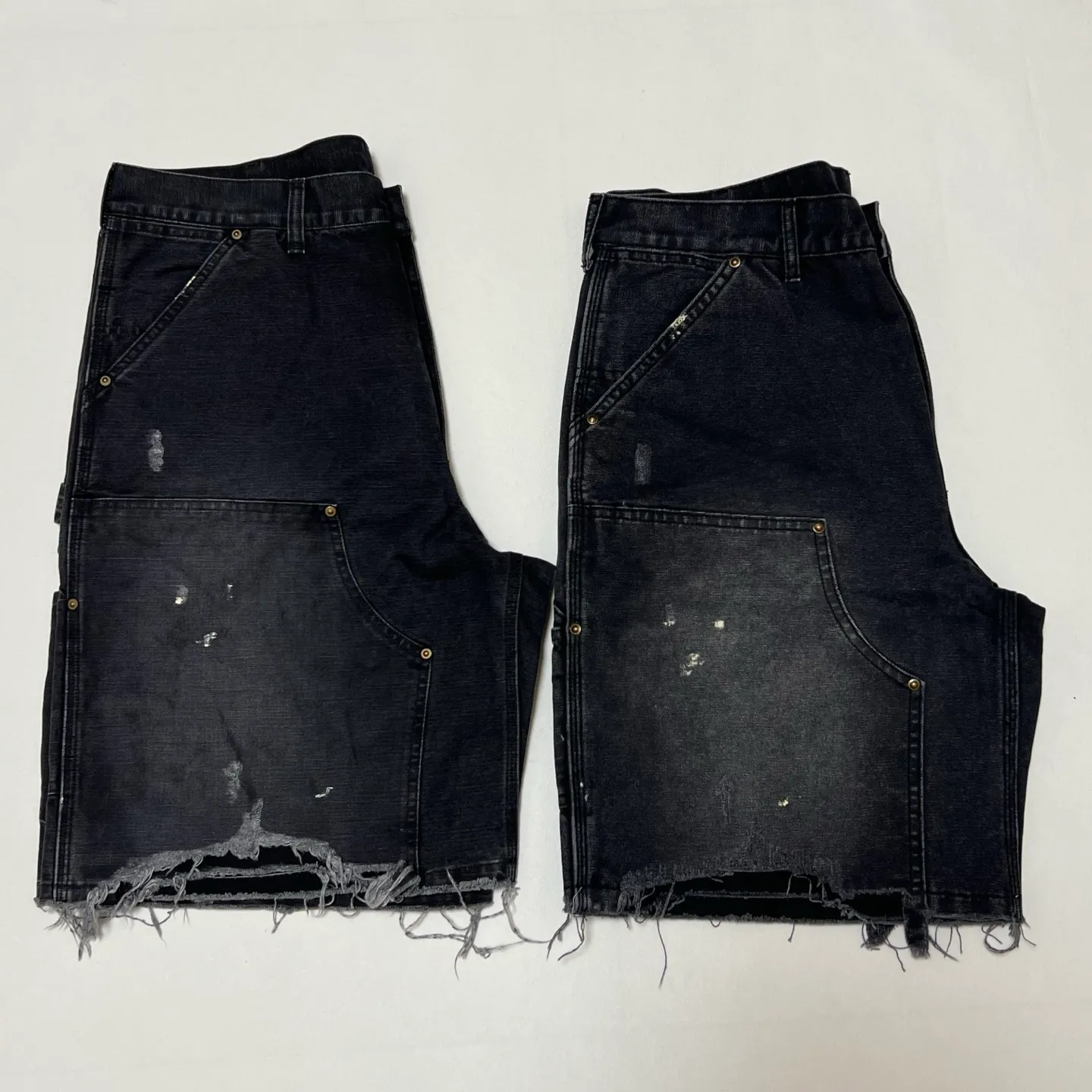Original proofing SAINT Mxxxxxx DOUBLE KNEE SHORTS/BLK Knee patches splashed with ink, washed and damaged denim shorts. Washed black S-XL. Custom woven and dyed denim fabric with clear texture. Heavy washing and water fading to create local mottled fading/hole effects. Artificial distressing to simulate natural wearing marks. VINTAGE sense. Original consistent damage treatment. Hand splashed ink and paint. Original consistent wash mark/pocket mark. Double knee patches. Rivet reinforcement. Improve functionality while enhancing design